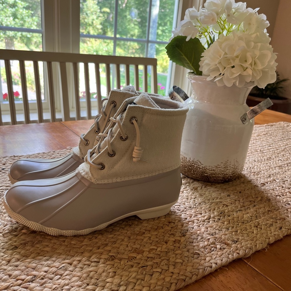 Women’s Sperry duck/rain boots